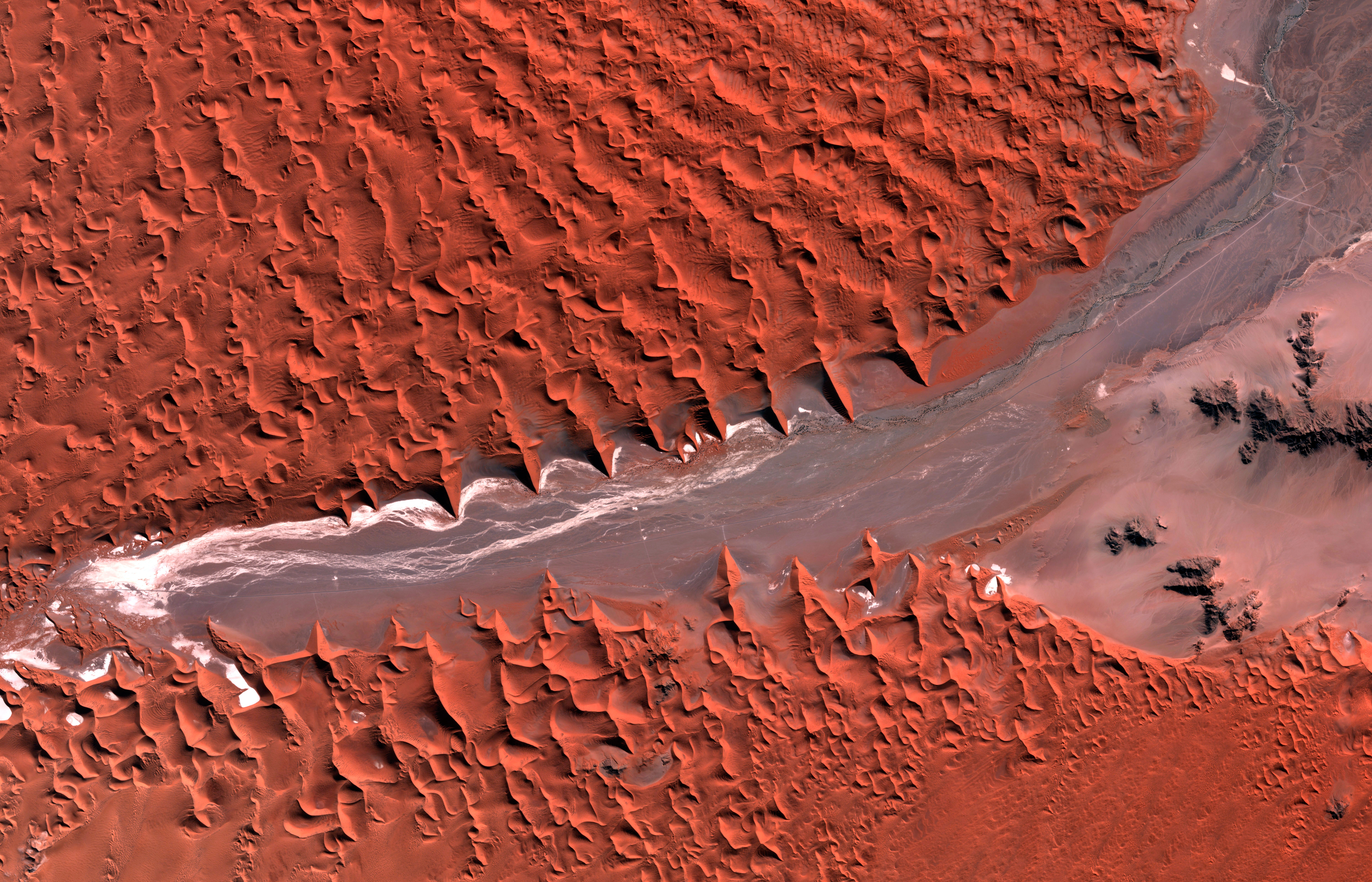 Desierto del Namib, Namibia (24°42'51.43"S, 15°29'22.71"E), Sentinel 2 (21-06-2019)