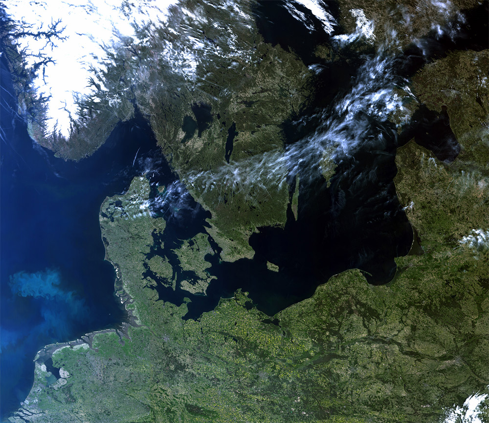 Imagen satélite Sentinel 3B del Norte de Europa libre de nubes